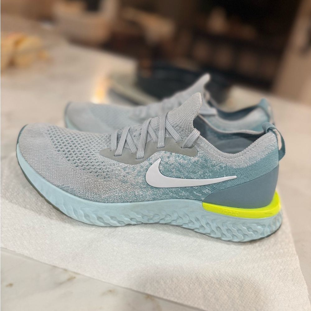 Nike Epic React Flyknit, Women's Light Gray and Blue Athletic Shoes